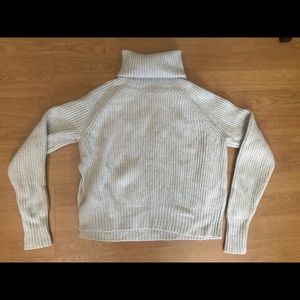 GUC Wilfred Cropped Turtleneck Sweater